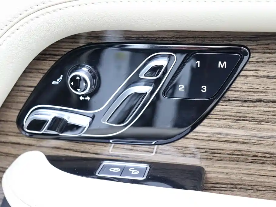 Land Rover Range Rover 2019 3.0 SC V6 Heritage Extended Edition фото 32