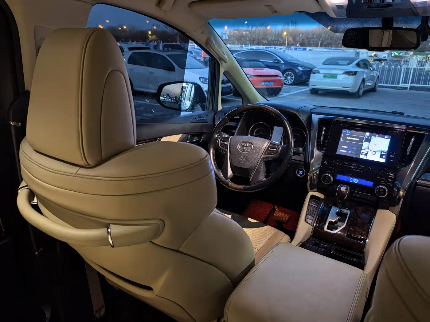 Toyota Alphard 2018 3.5L Luxury фото 8