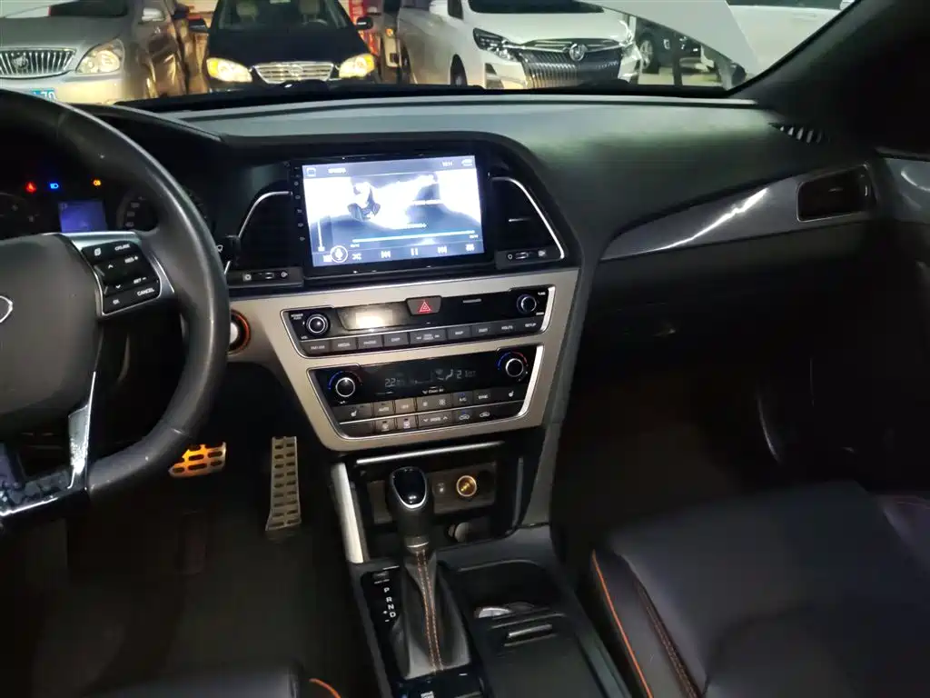 Hyundai Sonata 2015 1.6T GLS Smart фото 13