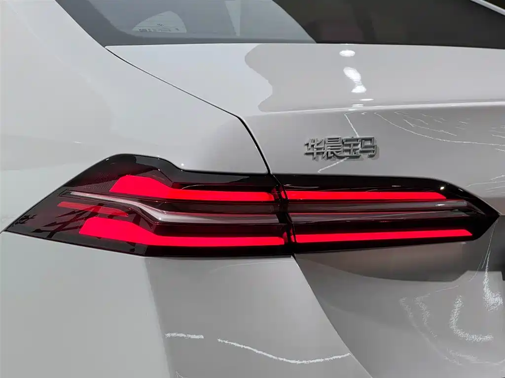 BMW 5 Series 2025 530Li Leading M Sport Package фото 24