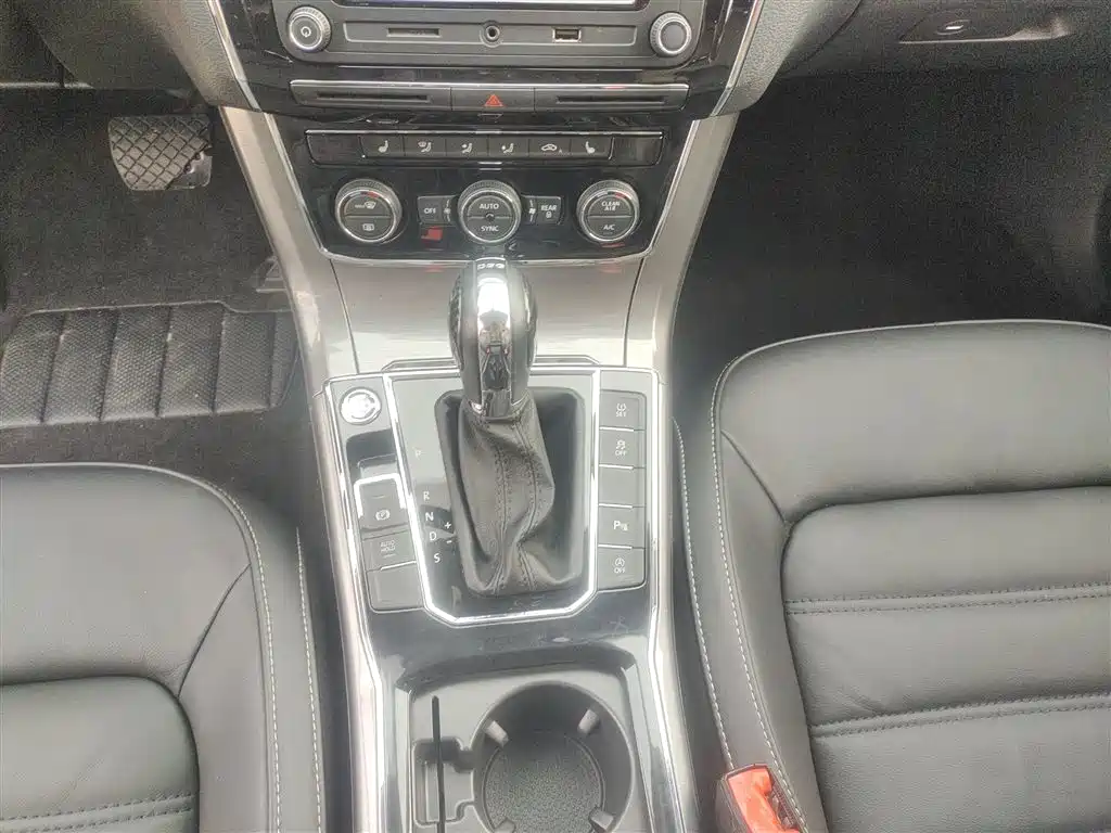 Volkswagen Passat 2017 280TSI DSG Prestige фото 14