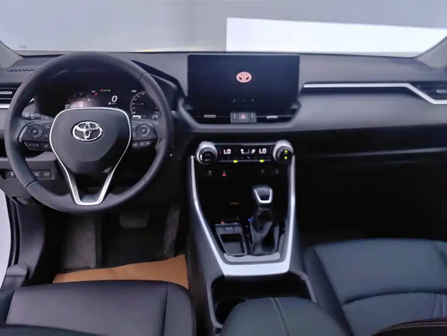 Toyota RAV4 Rongfang 2024 2.0L CVT FWD Style Plus Edition фото 12