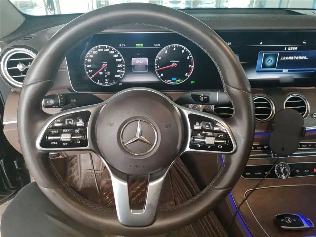 Mercedes-Benz E-Class 2020 E 260 L фото 11