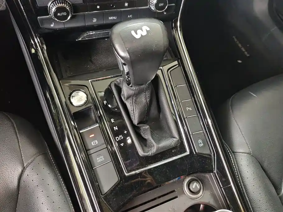 Volkswagen Phideon 2018 Facelift 380TSI FWD Business фото 16