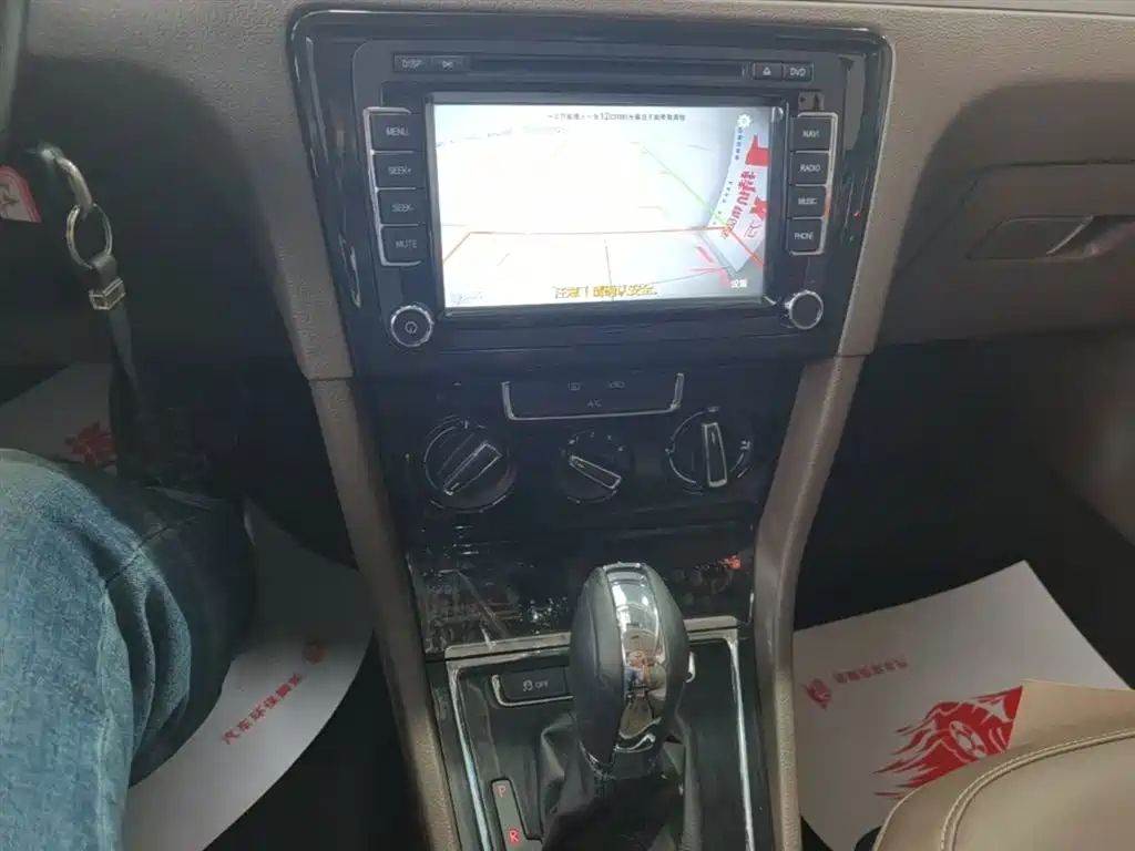 Volkswagen Bora 2014 1.6L Automatic Comfort Edition фото 13
