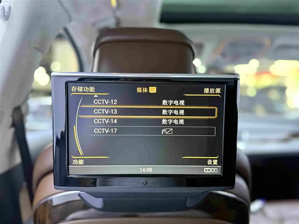 Фото 24 - Audi A8