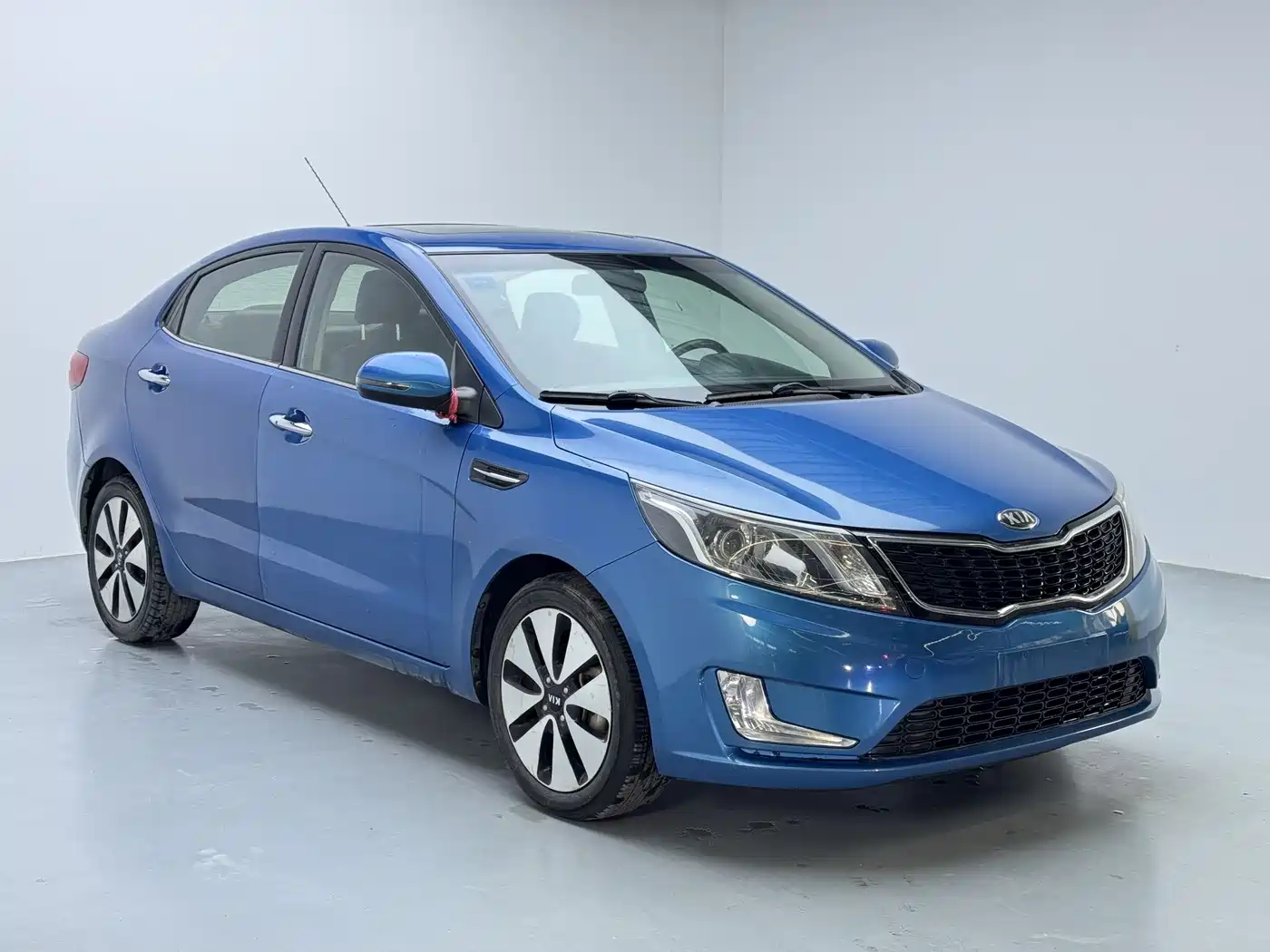 Kia K2 2012 Sedan 1.6L AT Premium Commemorative Edition фото 5