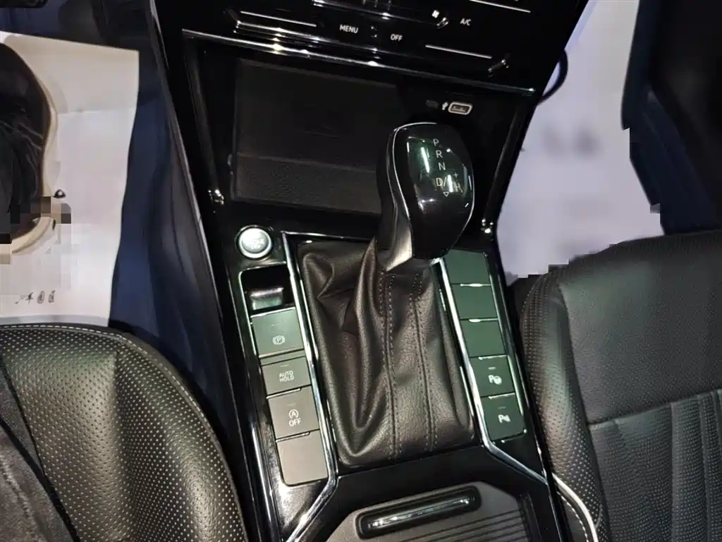 Volkswagen Passat 2022 330TSI Starlight Luxury Edition фото 9