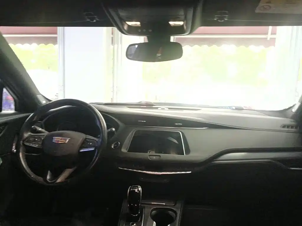 صورة 11 - Cadillac XT4