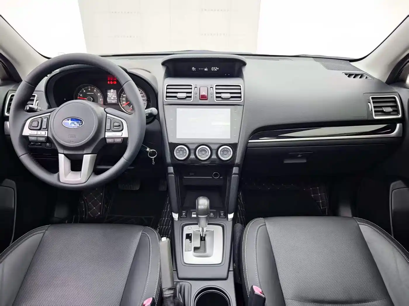 Subaru Forester 2016 2.0i Luxury Navigation Edition фото 6