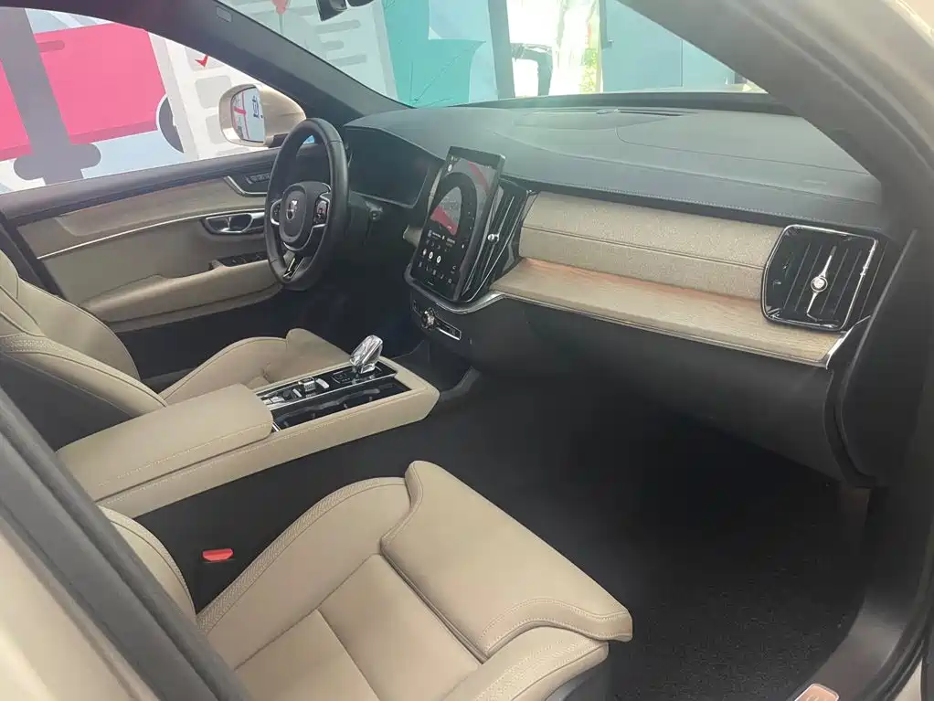 Volvo XC90 2025 2025 Facelift B6 Intelligent Luxury 6-Seater