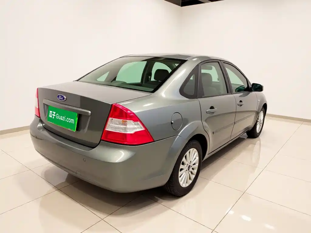 Ford Focus 2015 2013 Sedan Classic 1.8L Manual Fashion