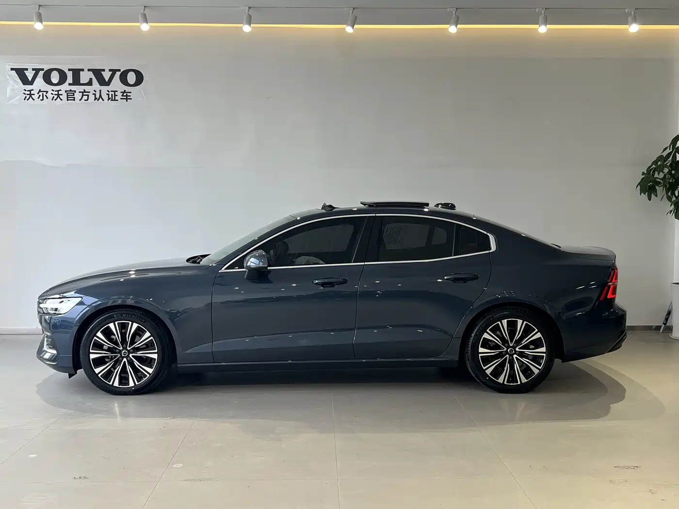 Volvo S60 2024 2024 B4 Inscription Luxury Edition