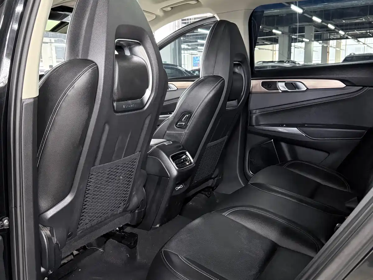 Lynk & Co 01 2019 2.0T 2WD Pro Edition China V фото 5