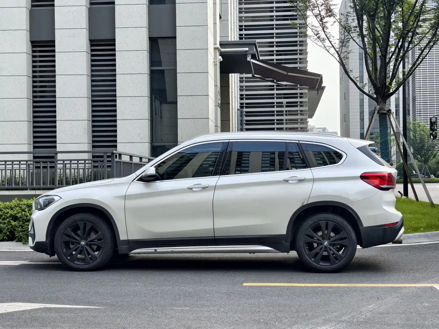 BMW X1 2021 sDrive20Li Fashion фото 2