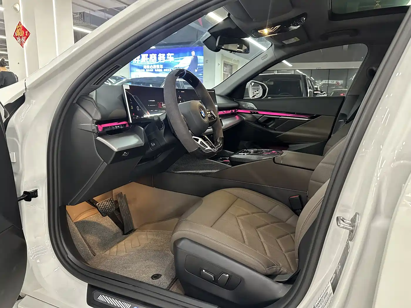 BMW 5 Series 2025 530Li Leading M Sport Package фото 5