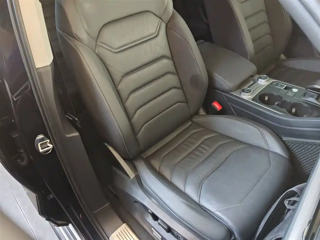 Volkswagen Touareg 2021 2.0TSI Pilot Special Edition фото 20