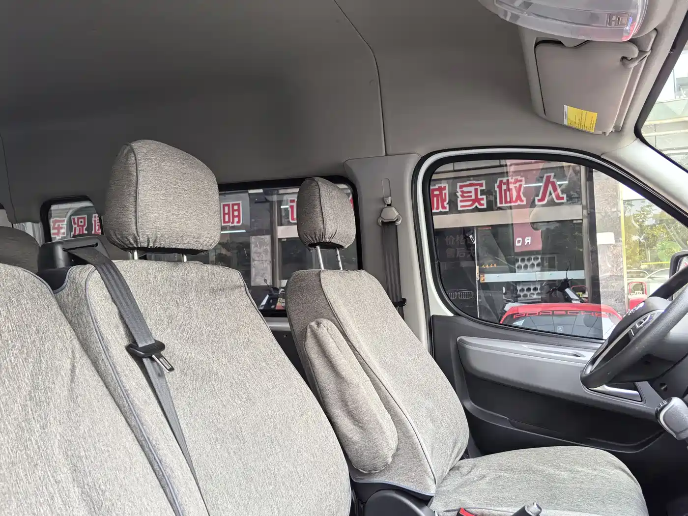SAIC Maxus Xintu V80 2025 PRO Aoyun 2.0T Manual Long Wheelbase High Roof 6/7/8/9-Seater фото 9