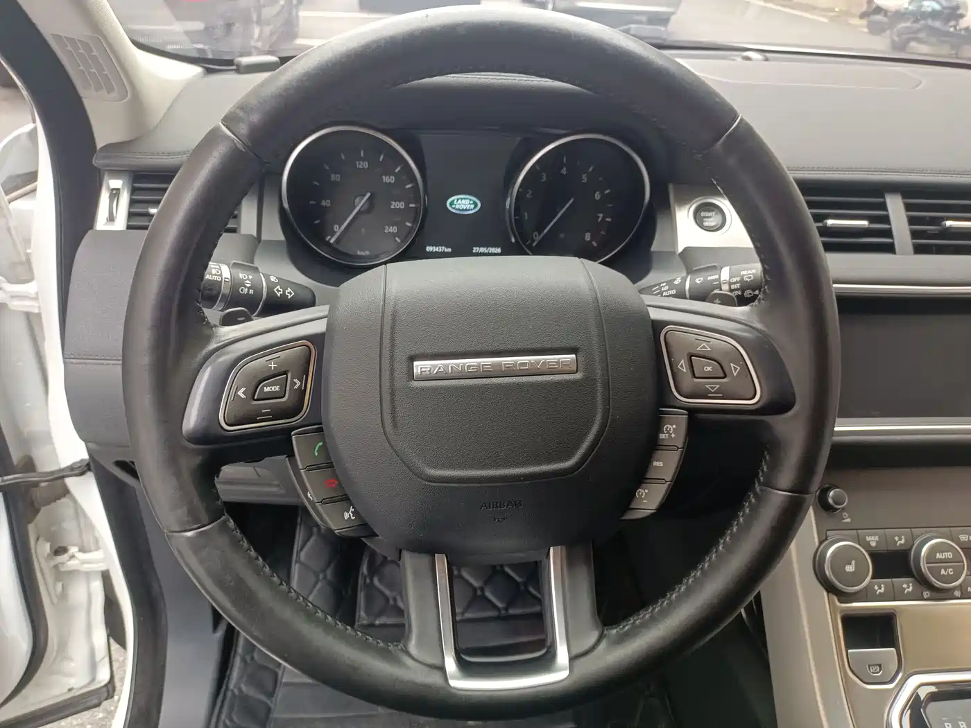Land Rover Range Rover Evoque 2017 2.0T SE Smart Shine Edition фото 8
