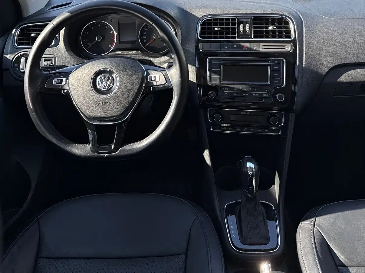 Volkswagen Polo 2016 1.6L Automatic Luxury фото 9