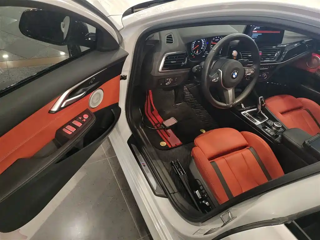 BMW 1 Series 2023 125i M Sport Shadow Edition фото 12