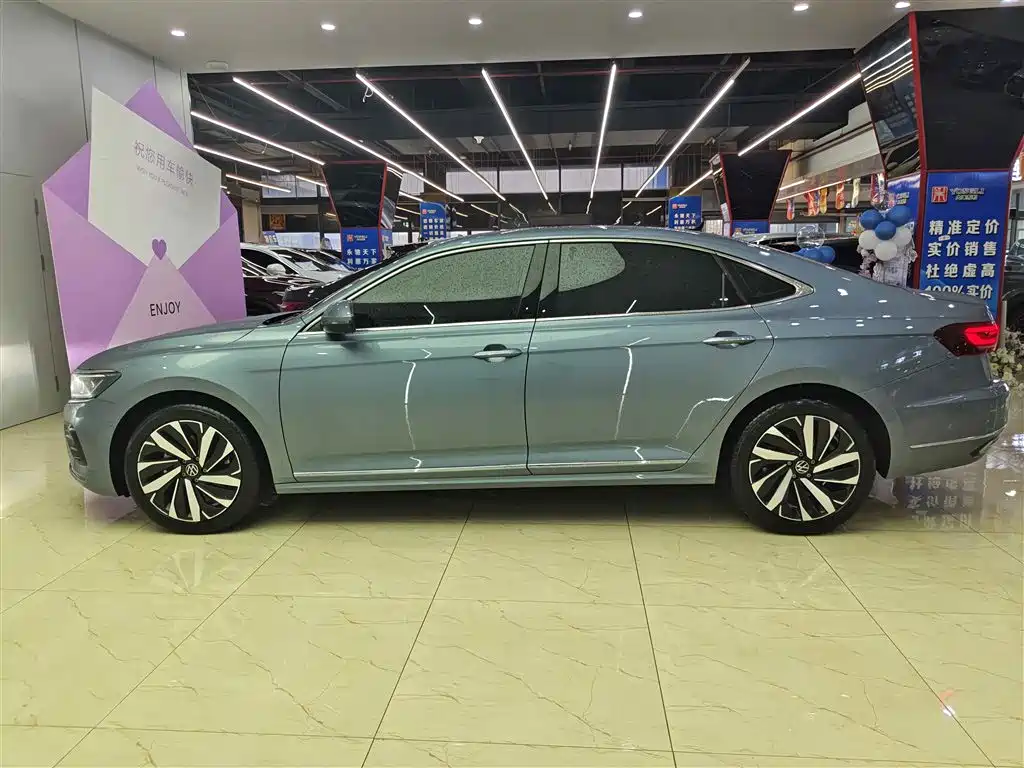 Volkswagen Passat 2022 330TSI Luxury Edition фото 7