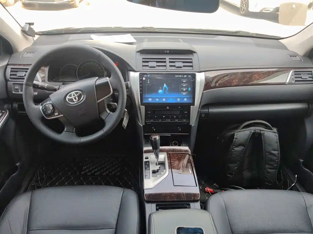 Toyota Camry 2015 2.0G Leading Edition фото 10
