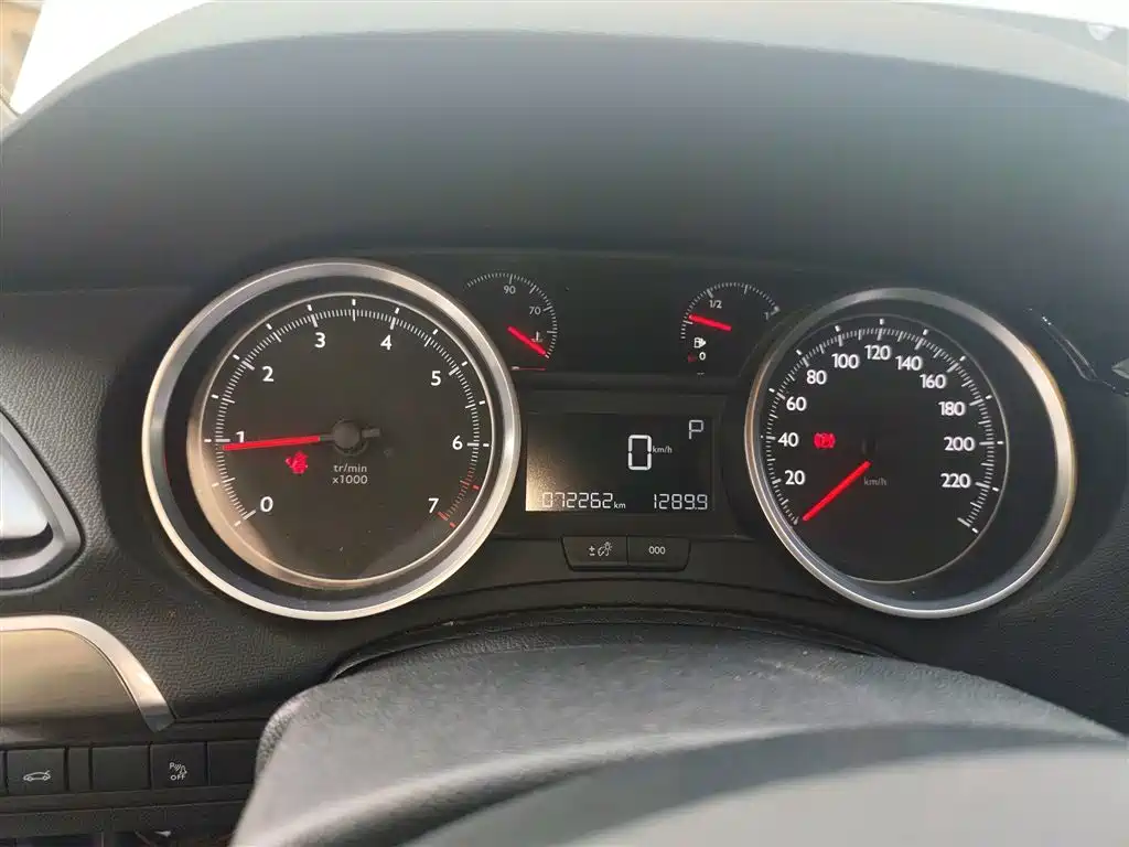 Peugeot 408 2016 1.6T Automatic Luxury Edition фото 12