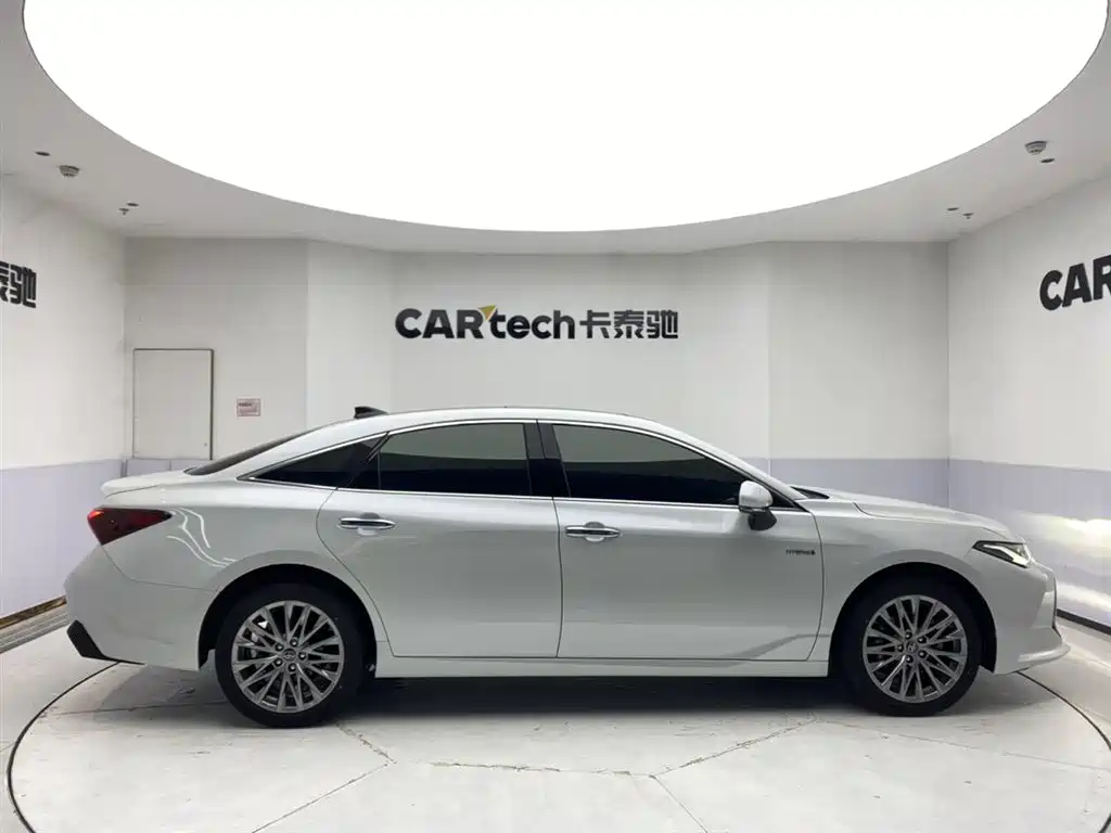 Toyota Avalon 2023 Hybrid 2.5L XLE Premium Edition фото 4