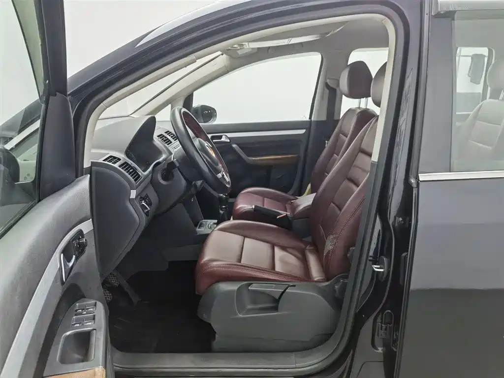 Volkswagen Touran 2015 1.4T Manual Trend Edition 5-seater фото 10