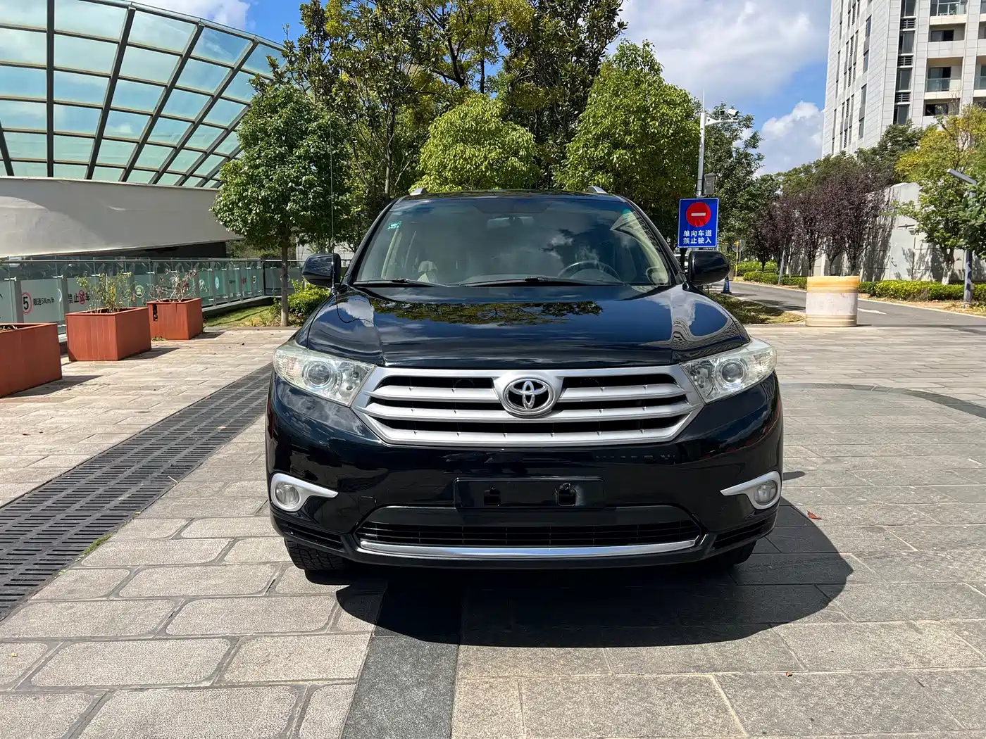 Photo 2 - Toyota Highlander