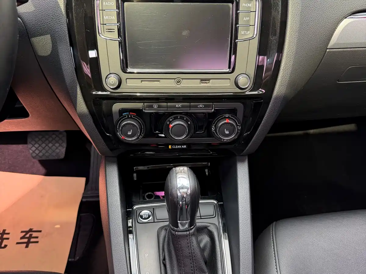 Volkswagen Sagitar 2017 180TSI Auto Exclusive Edition фото 9
