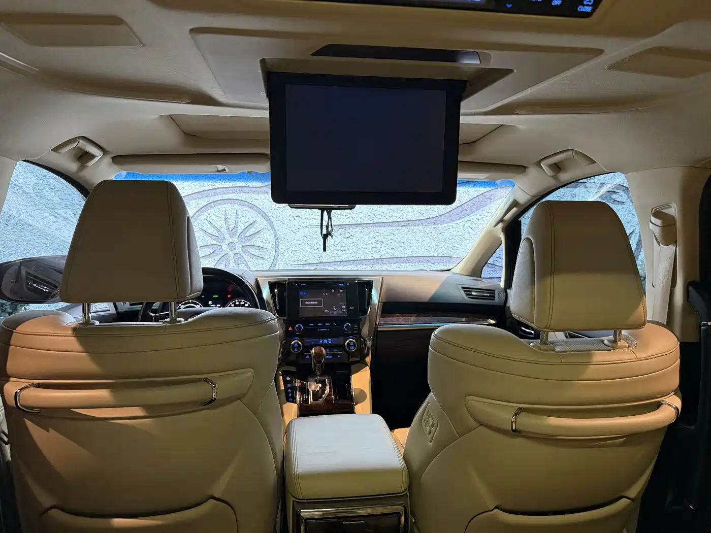 Toyota Alphard 2019 Hybrid 2.5L Luxury фото 11