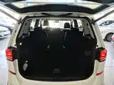 Photo 19 - Volkswagen Touran