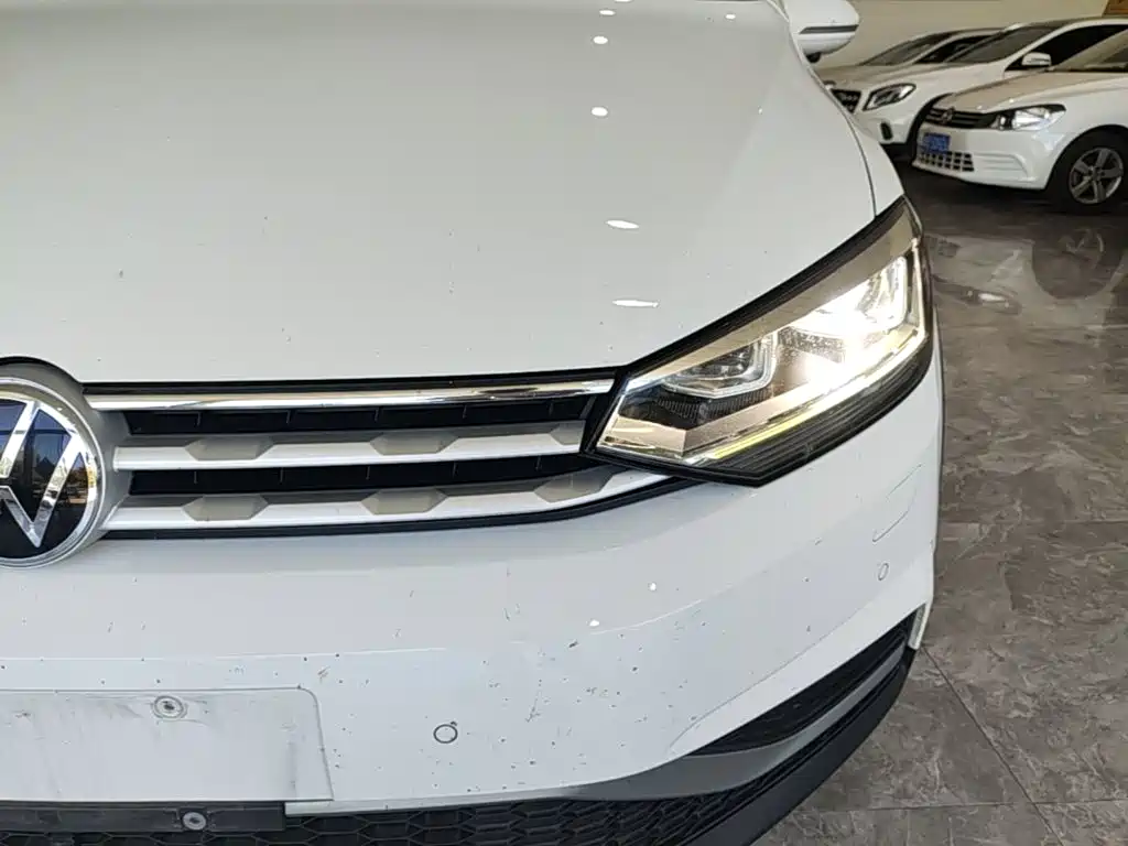 Photo 24 - Volkswagen Touran