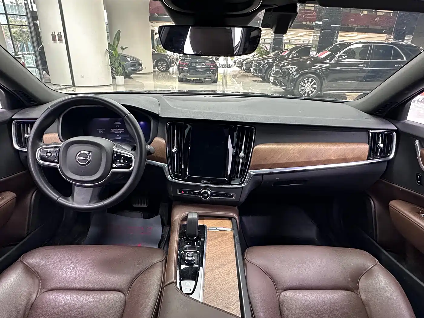 VOLVO S90