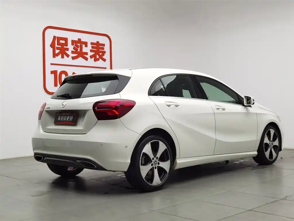 Mercedes-Benz A-Class (Import) 2018 A 200 Fashion фото 2