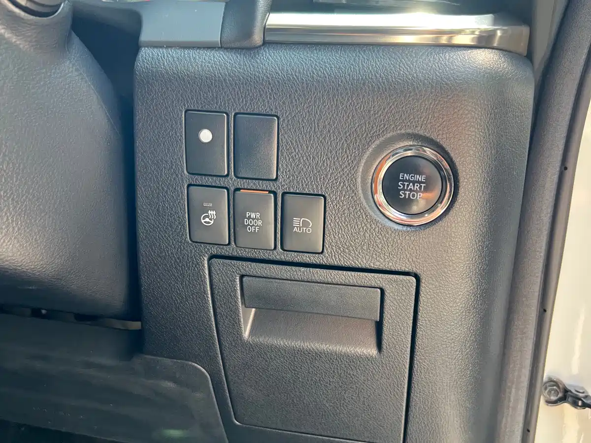 Toyota Vellfire фото 18