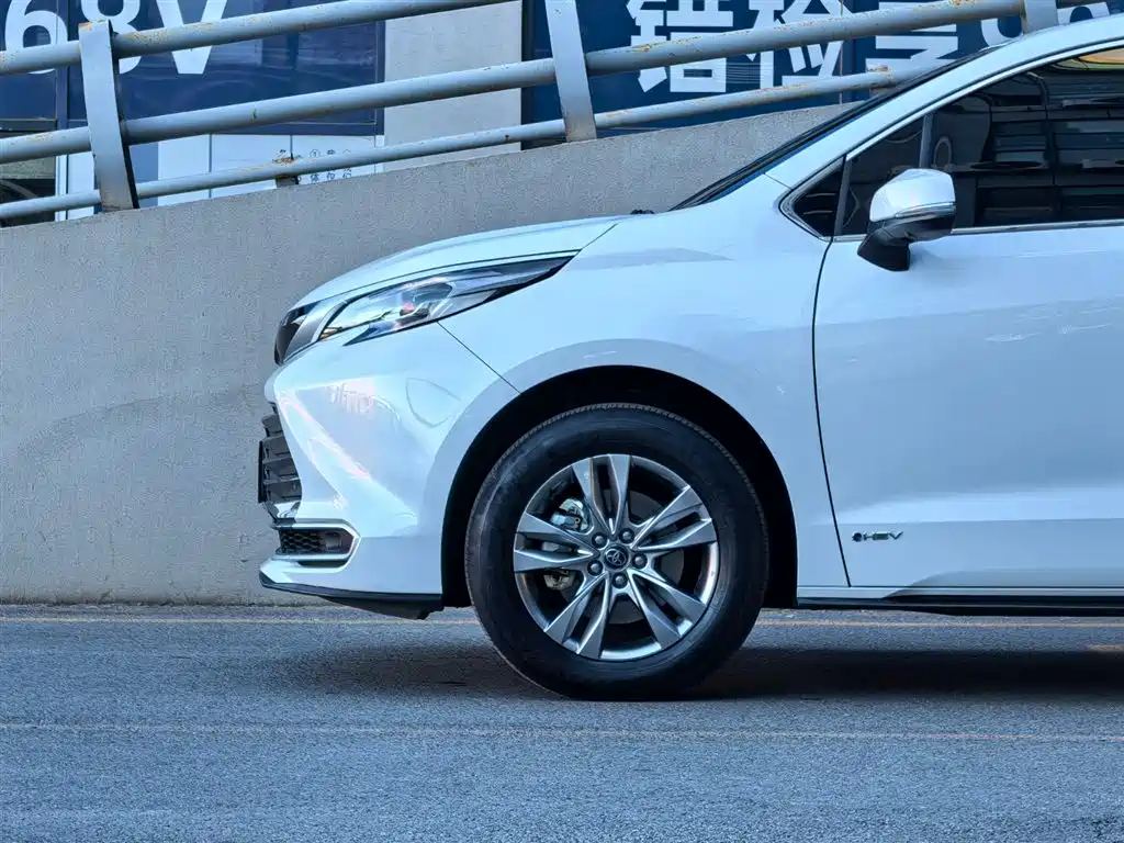 TOYOTA SIENNA