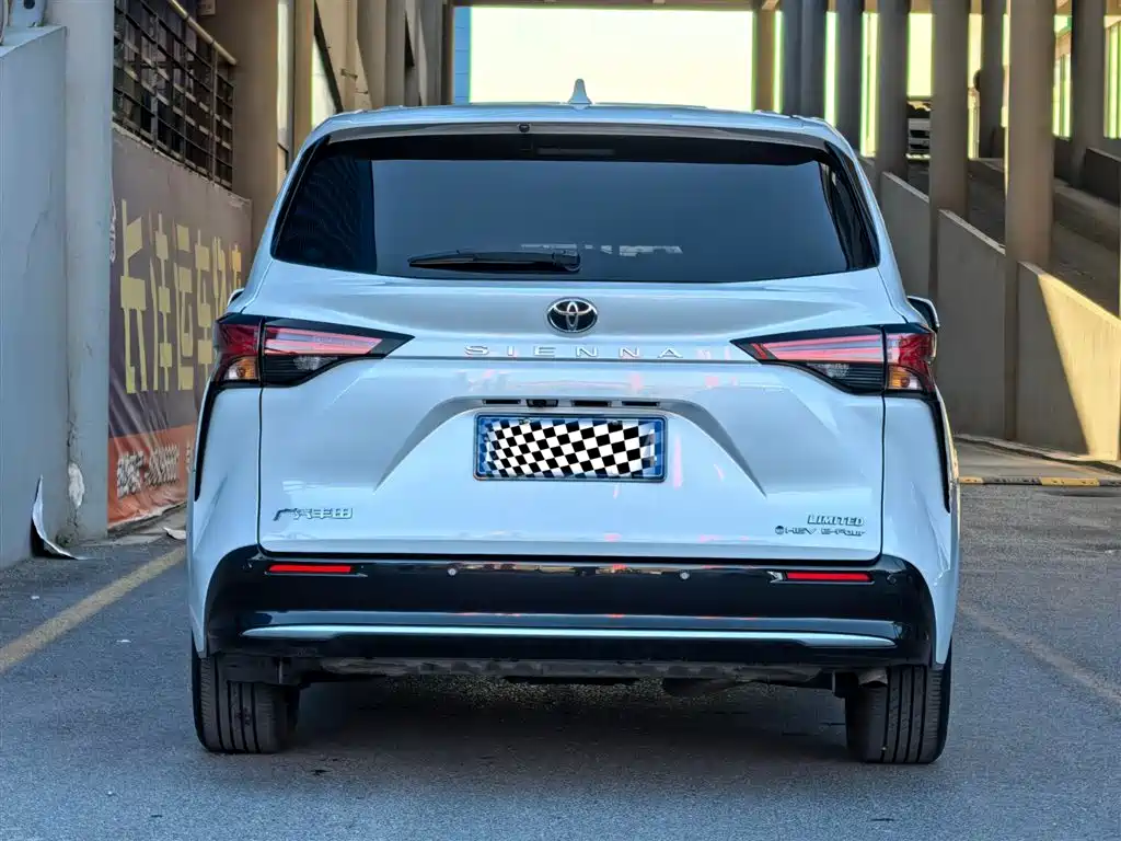 TOYOTA SIENNA