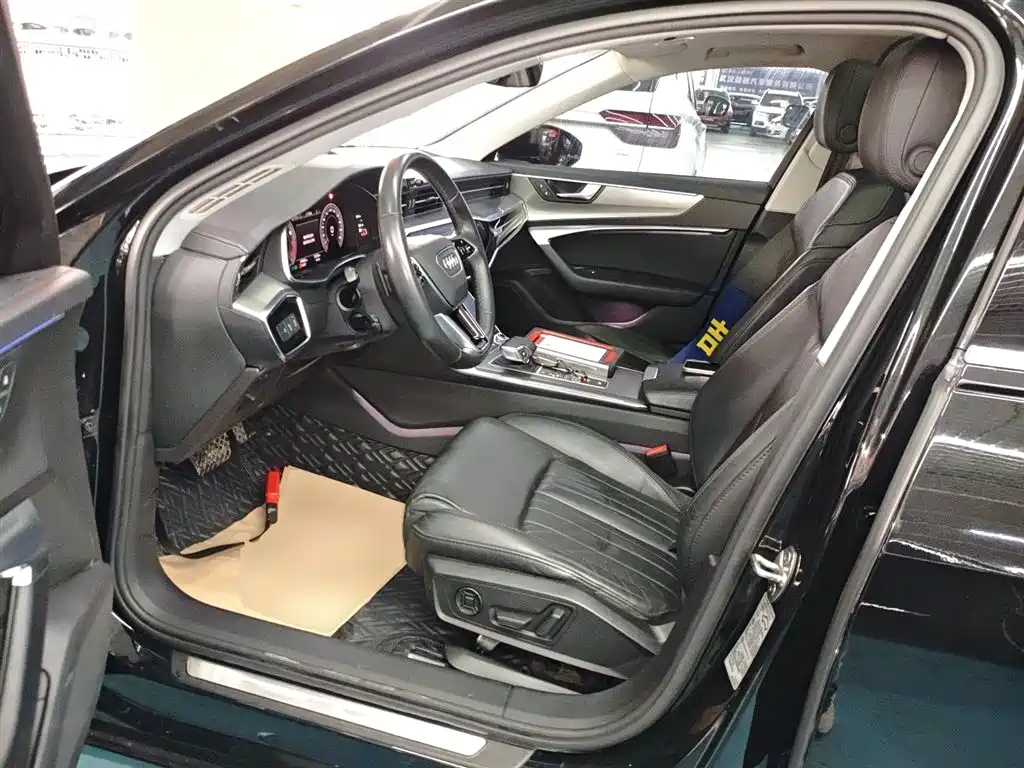Audi A6L 2021 45 TFSI Exclusive Elegance фото 8