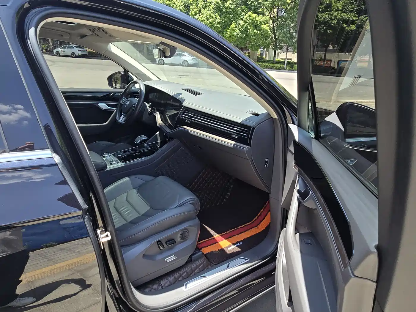 Volkswagen Touareg 2019 3.0TSI Sharp Edge Edition China VI фото 3
