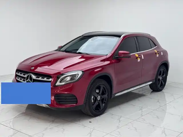 MERCEDES-BENZ GLA