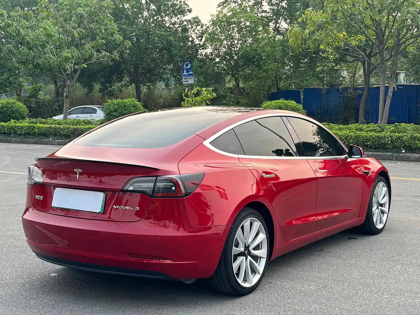 TESLA MODEL 3
