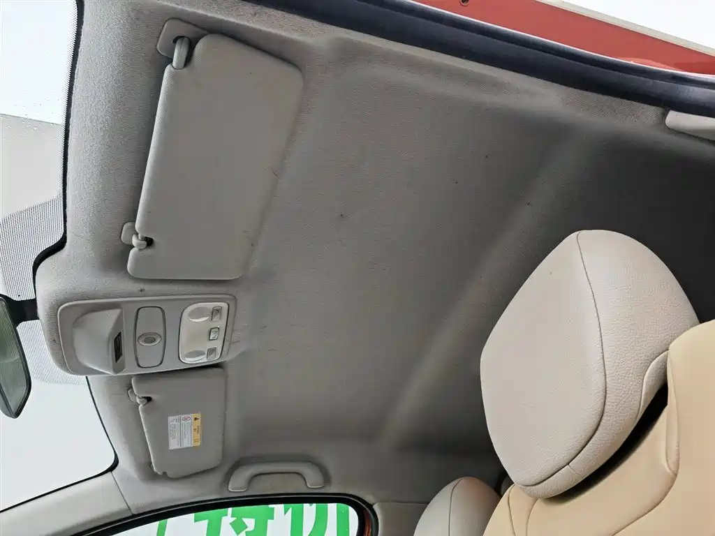 Renault Captur 2015 1.2T Automatic Comfort Edition фото 14