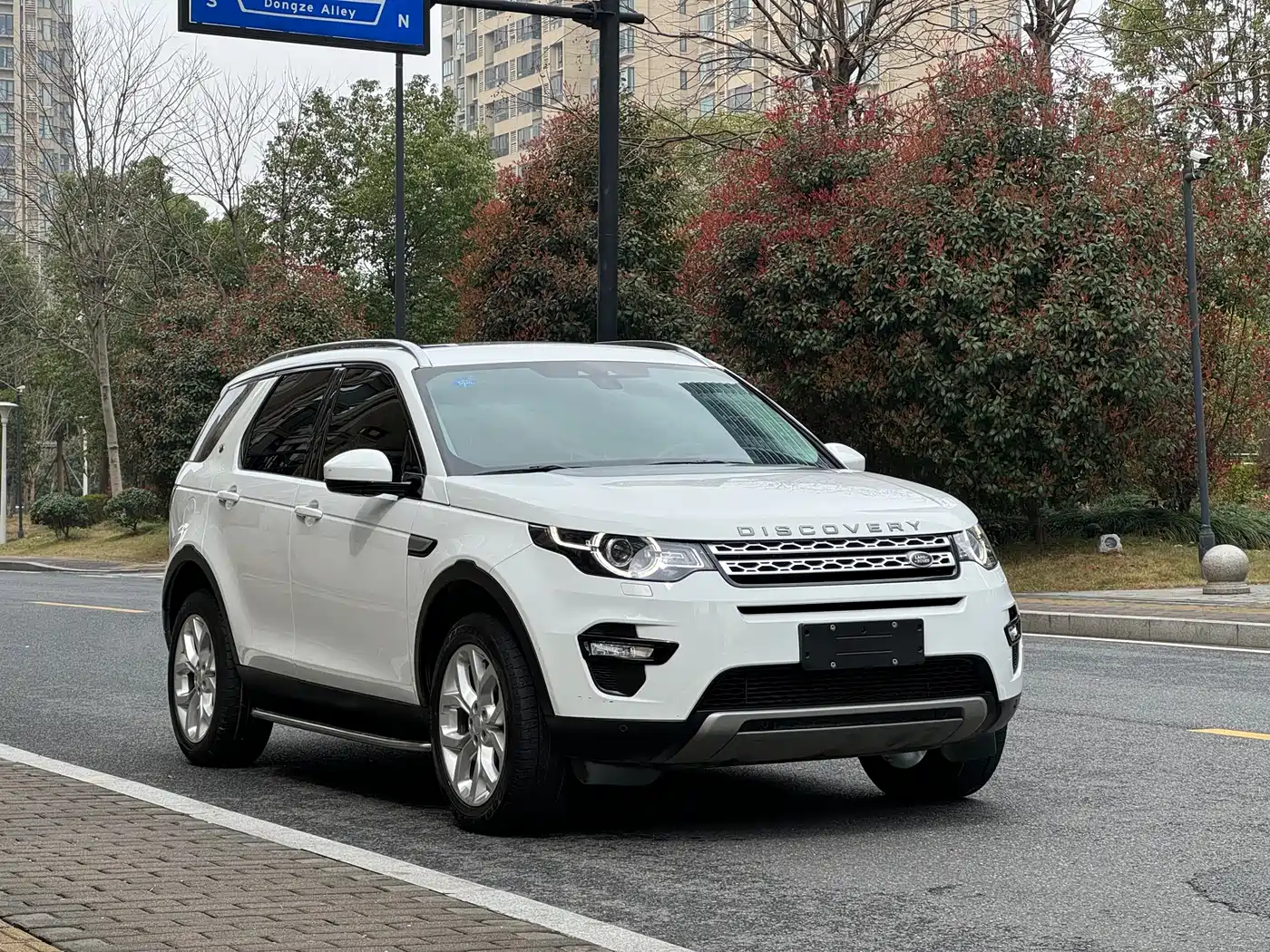 Land Rover Discovery Sport 2017 2.0T HSE фото 8