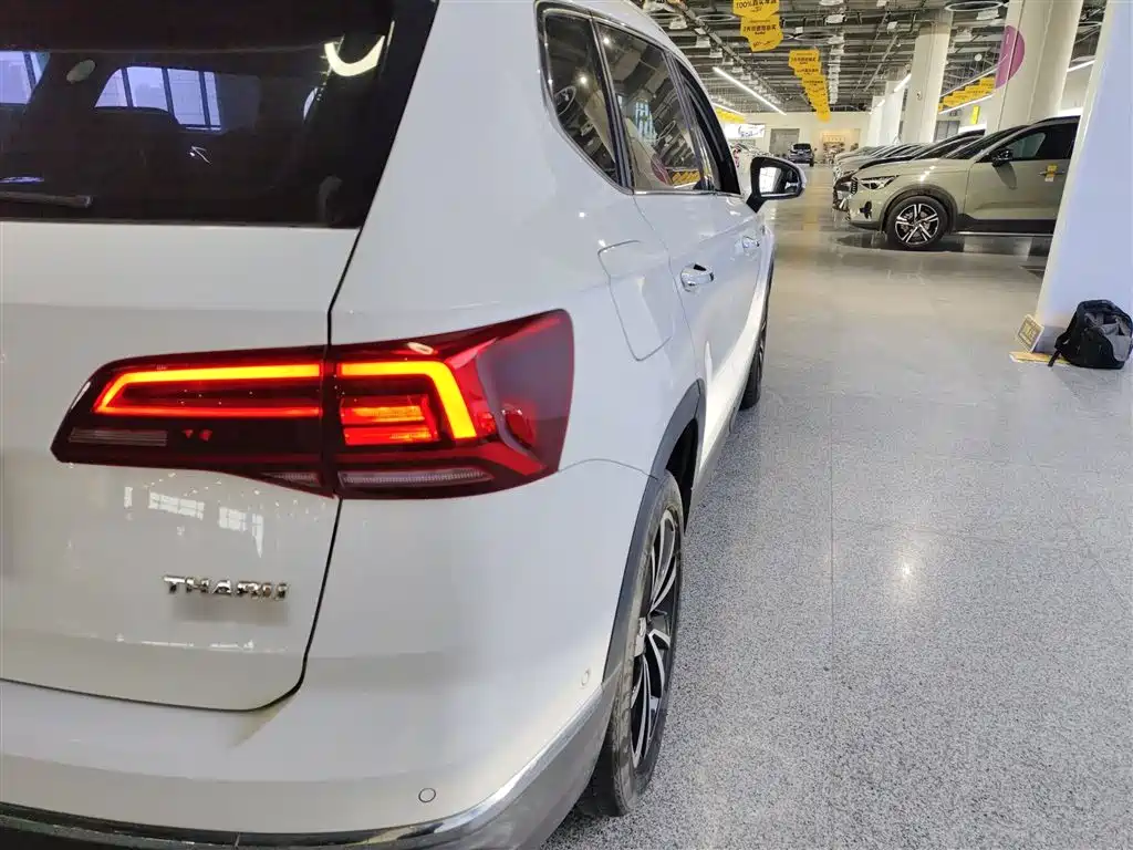 صورة 8 - Volkswagen Tharu