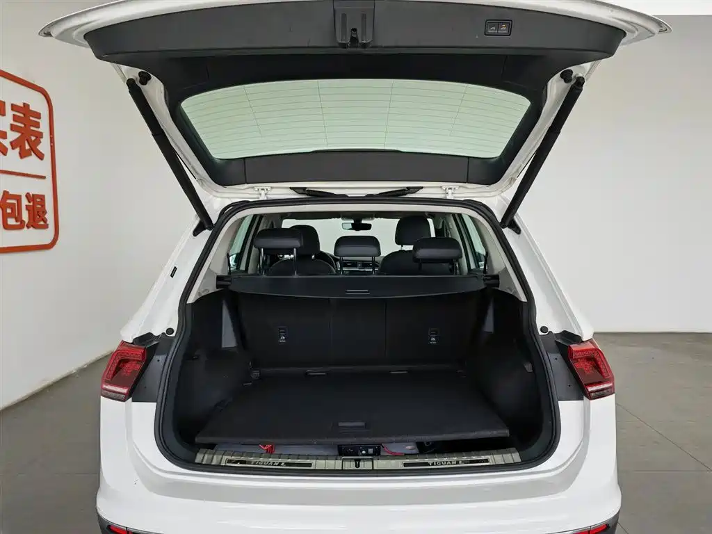 Volkswagen Tiguan L 2017 380TSI Automatic 4WD Luxury Edition фото 16
