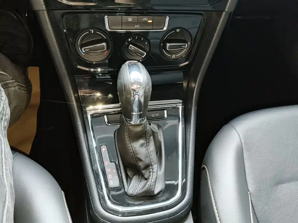 Volkswagen Bora 2018 1.5L Automatic Comfort фото 14