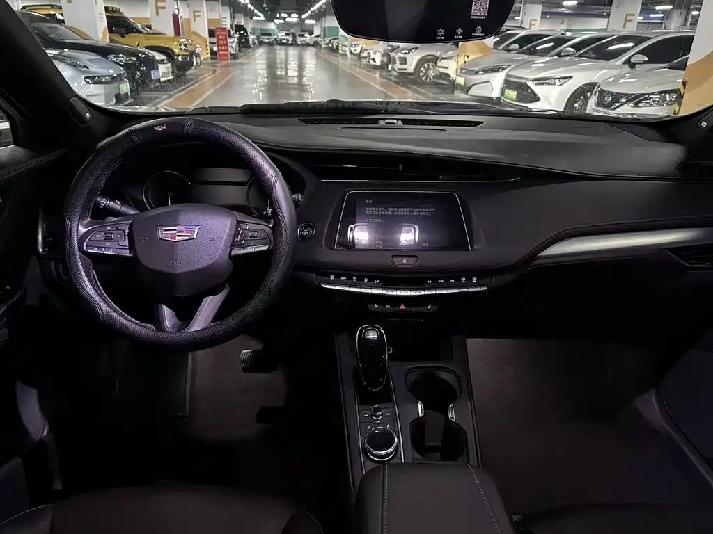Фото 6 - Cadillac XT4
